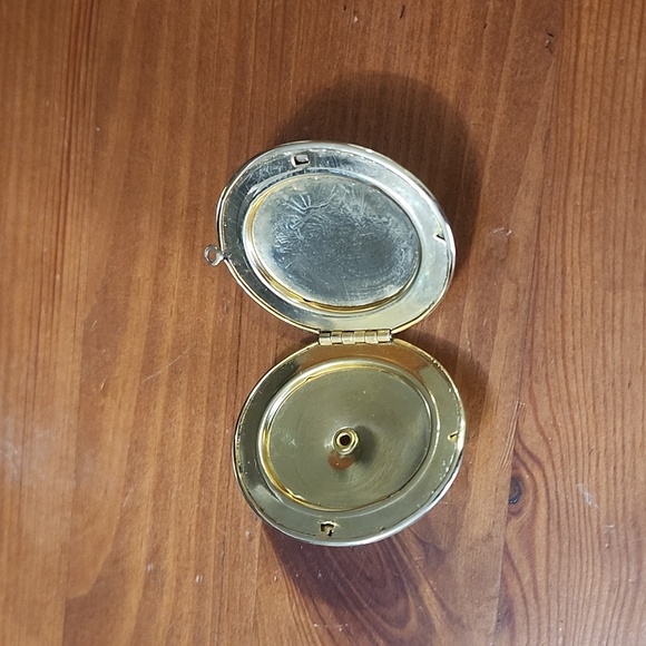 VINTAGE Gold Filled Filigree Cameo Locket - Picture 2 of 5